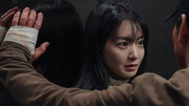 Shin Min Ah dalam drakor Karma. (Netflix via Soompi)