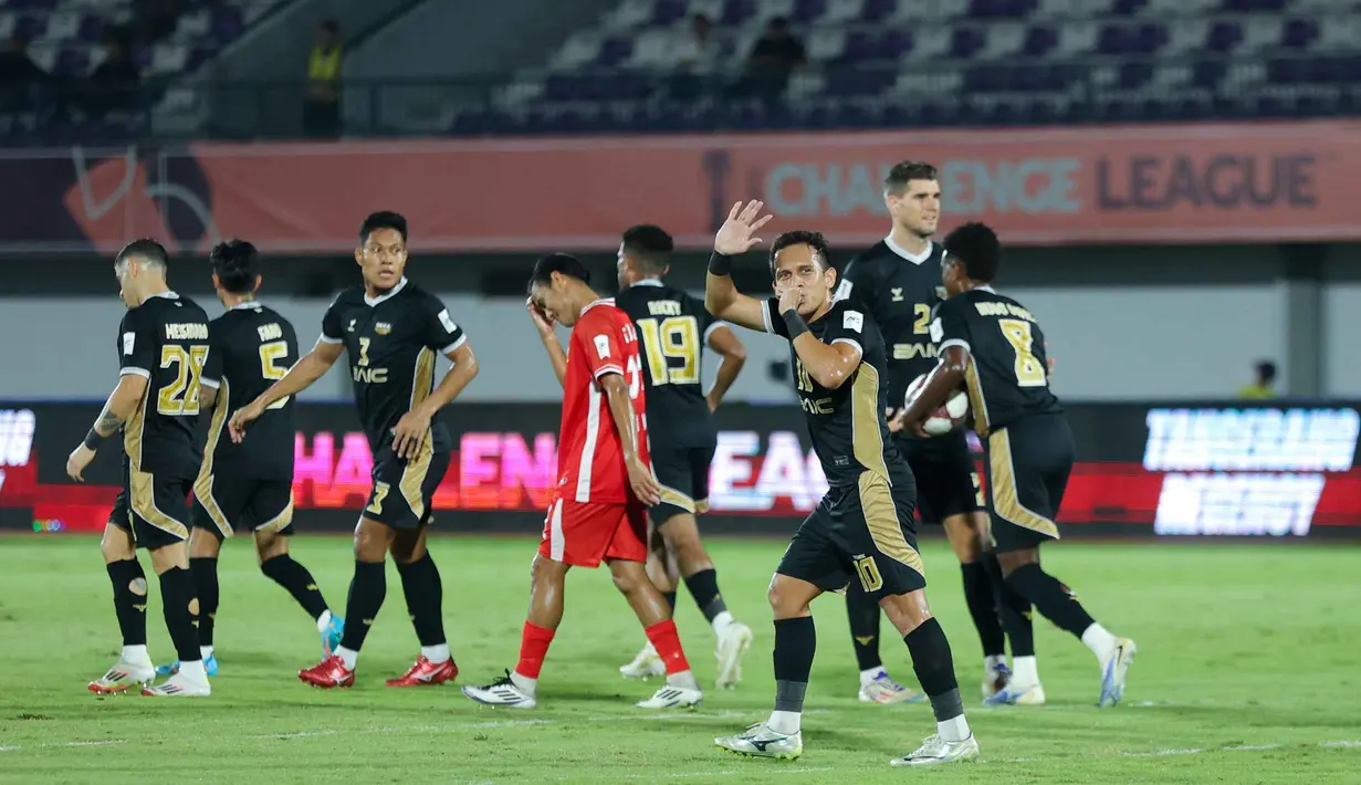 Gol pembuka kemenangan Dewa United dicetak pada menit ke-10 lewat aksi Egy Maulana Vikri. Tampak dalam foto, pemain tengah Dewa United, Egy Maulana Vikri merayakan golnya ke gawang Shan United pada matchday ketiga Grup E AFC Challange League 2025-2026 di Stadion Indomilk Arena, Tangerang, Sabtu (1/11/2025) malam WIB. (Bola.com/M Iqbal Ichsan)