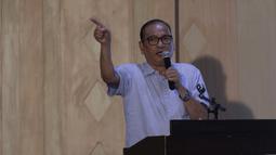 Calon ketua umum PSSI, Rahim Soekasah, memberikan pemaparan saat diskusi di Wisma Kemenpora, Jakarta, Rabu (30/10/2019). Diskusi tersebut mengangkat tema "Mencari Ketua PSSI Ideal". (Bola.com/M Iqbal Ichsan)