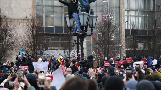 Demonstrasi anti-pemerintah di Moskow, Rusia, pada Sabtu 23 Januari 2021 (AP / Alexander Zemlianichenko)