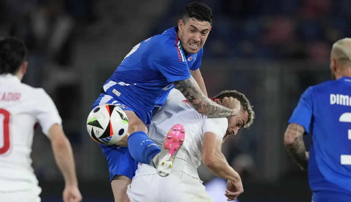 Italia dan Türkiye bisa menciptakan beberapa peluang di laga ini.  (Foto AP/Antonio Calanni)