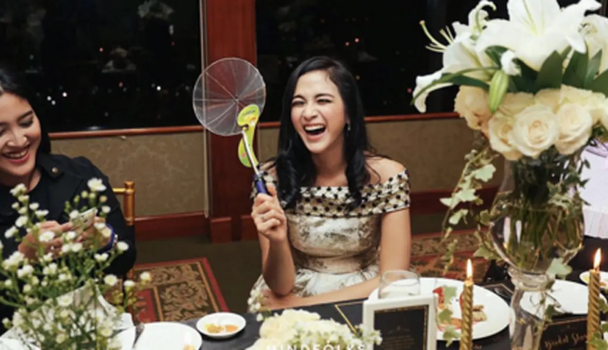 Nina Zatulini turut merasakan deg-degan meski pernikahan menjadi hari yang paling bahagia baginya. Wanita cantik ini akan segera menjadi istri dari pengusaha muda tersebut. (via instagram/@ninazatulini22)