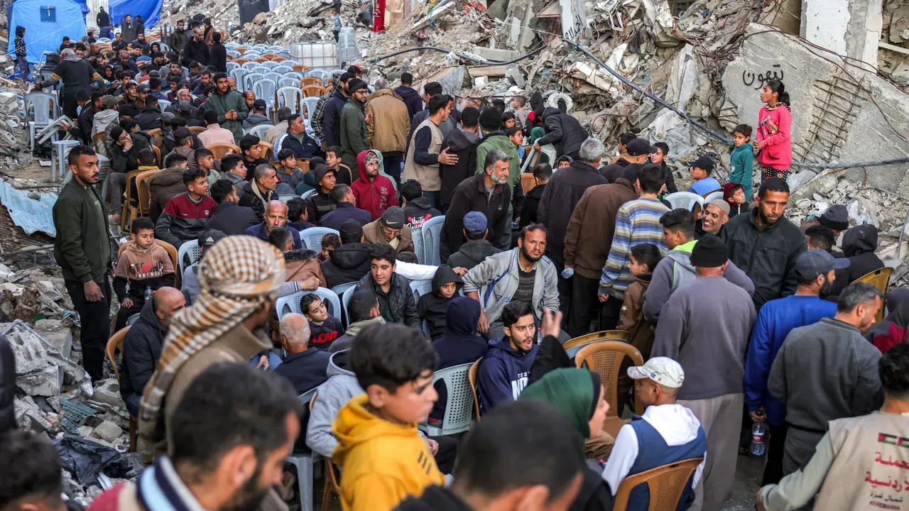 Suka Cita Warga Gaza Berbuka Puasa di Hari Pertama Ramadan
