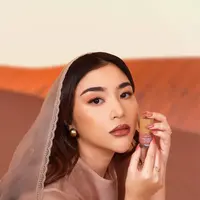 Lengkapi penampilan modis di hari Lebaran dengan tampilan kuku halal (Inglot)