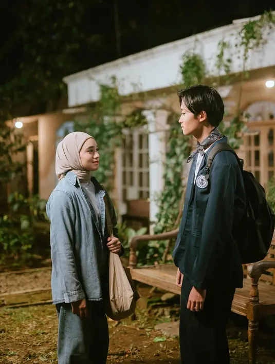 Kolaborasi Njan dan Nabila Taqiyyah dalam lagu 'Tak Satu Cerita' ini dirilis di bawah naungan dua label musik ternama di Indonesia, yaitu RFAS Music dan Universal Music Indonesia. Dukungan tersebut semakin menunjukkan potensi besar dari kolaborasi ini. Terbukti dalam 5 hari dirilis, MV lagu ini sudah ditonton hingga 1 juta kali di platform YouTube. (Liputan6.com/IG/@oyonds)