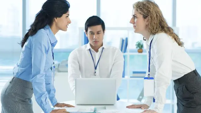 Tips Menghadapi Persaingan dengan Rekan Sekantor