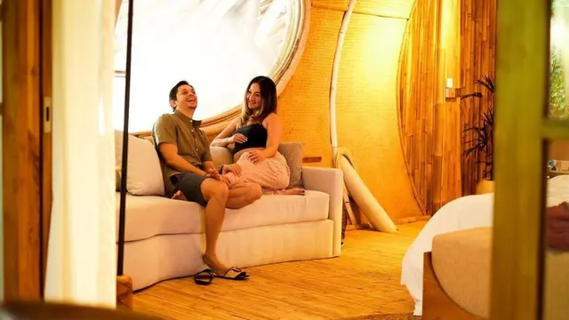 Usia Kandungan 6 Bulan, Ini 6 Momen Andrew Andika Ajak Istri Babymoon di Bali
