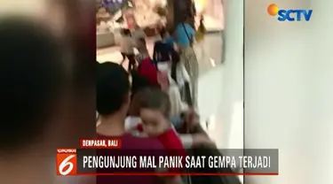 Gempa menyebabkan kepanikan ratusan pengunjung terjadi di dalam sebuah pusat perbelanjaan di kota Denpasar, Bali.