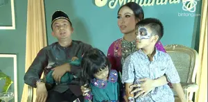 Ayu Dewi mengungkapkan makna simbol pisang dan baju khas Gorontalo yang dipakainya.