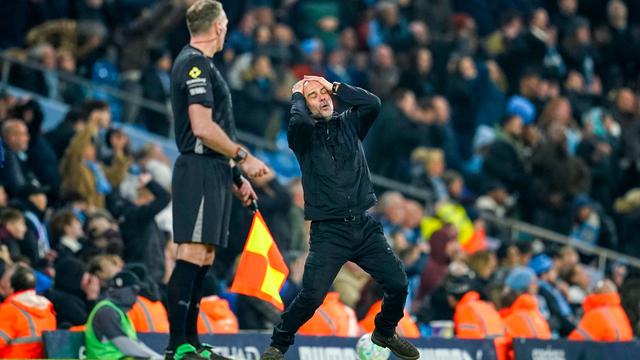 Foto: Ekspresi Kecewa Pep Guardiola Setelah Manchester City Gagal Amankan 3 Poin Penting di Liga Inggris