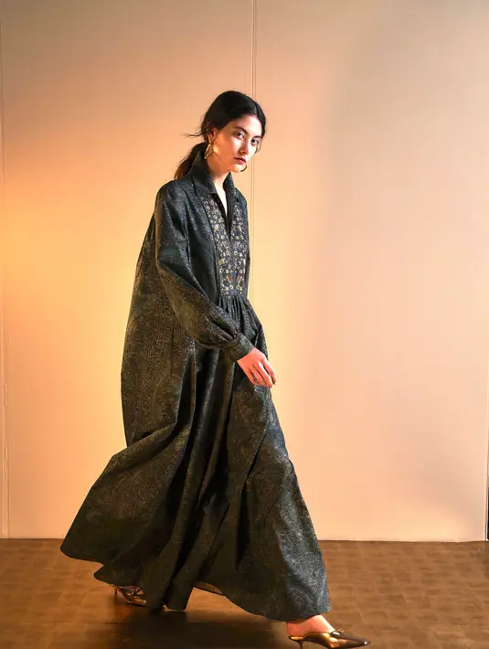 Memadukan esensi Venesia dengan kekayaan budaya Jalur Sutra secara sempurna, koleksi ini menawarkan estetika yang halus namun bersahaja yang sangat cocok untuk musim ini, sambil tetap berakar pada visi Max Mara. (Foto:MaxMara)