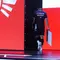 Tunggal putra Indonesia, Jonatan Christie, meninggalkan arena turnamen bulutangkis Indonesia Open 2026 usai bertanding melawan wakil Kanada, Victor Lai, di Istora Gelora Bung Karno, Senayan, Jakarta, Minggu (7/6/2026). (Bola.com/M Iqbal Ichsan)