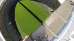 Video olahraga ekstrim tentang seorang petualang yang nekat melompat dari atap Stadion Moses Mabhida, Durban Afrika Selatan yang pernah dipakai pada Piala Dunia tahun 2010 lalu. 