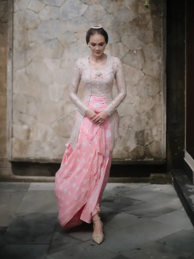 Gaya Cantik Luna Maya saat Prosesi Siraman/via Instagram Luna Maya