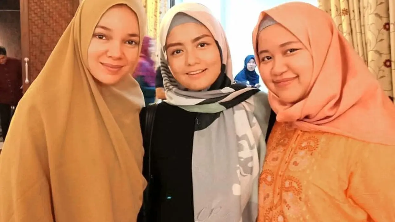 Tika Ramlan dan Dewi Sandra