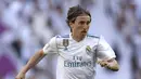 1. Luka Modric - Real Madrid pastikan raih gelar Liga Champions ke-10. Setelahnya, gelandang Kroasia tersebut memutuskan untuk memotong rambutnya yang gondrong. (AFP/Gabriel Buoys)