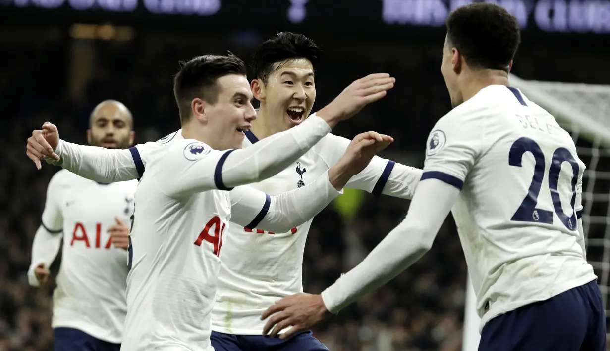 2. Tottenham Hotspur - Pembangunan stadion baru membuat Spurs harus meminjam banyak uang. Kini klub asal London itu memiliki utang mencapai 483 juta euro. (AP Photo/Matt Dunham)