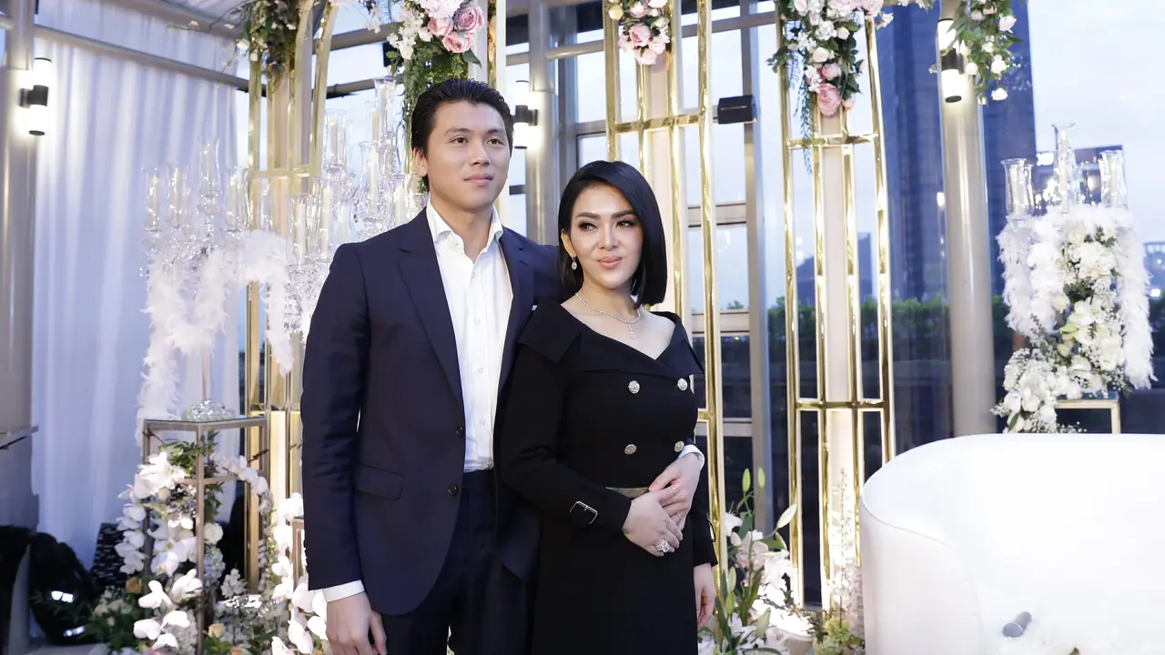 [Fimela] Syahrini dan Reino Barack