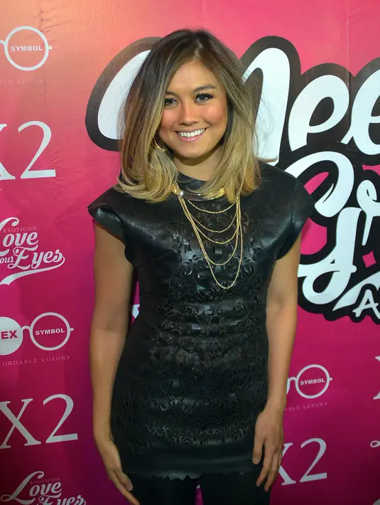 Agnes Monica baru saja kembali dari Amerika. Dalam kesempatan ini ia menyapa para penggemarnya di Mall Ciputra, Jakarta Barat, Sabtu (8/8/2015). (Wimbarsana/Bintang.com)