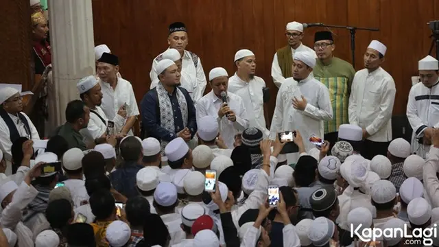 6 Potret Ribuan Jamaah Sambut Jenazah Ustaz Arifin Ilham di Masjid Az-Zikra Sentul
