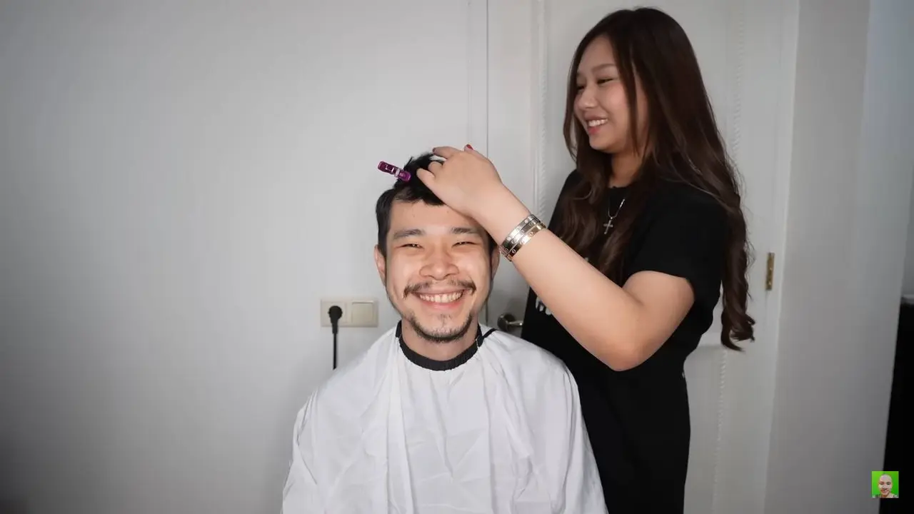 Penuh Kasih Sayang, Ini 6 Potret Sisca Kohl Cukur Rambut Jess No Limit