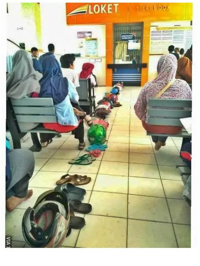6 Cara Tunggu Antrean Ini Nyeleneh Banget Bikin Tepuk Jidat