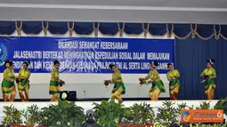 Citizen6, Surabaya: Kegiatan lomba Tari Nusantara dan dekorasi Podium upaya untuk meningkatkan daya kreatifitas anggota. Kegiatan ini juga sebagai wadah bagi ibu-ibu yang mempunyai minat di bidang seni dapat tersalurkan. (Pengirim: Budi Abdillah)