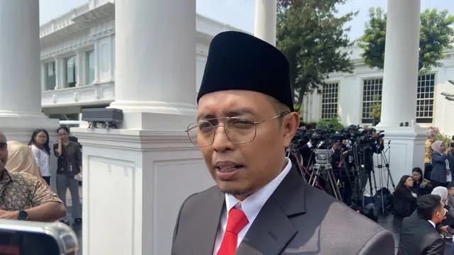 Kepala Kantor Komunikasi Kepresidenan Hasan Nasbi menjelaskan kerja Kantor Komunikasi Presiden usai dilantik Presiden Jokowi. (Liputan6.com/M Radityo Priyasmoro)