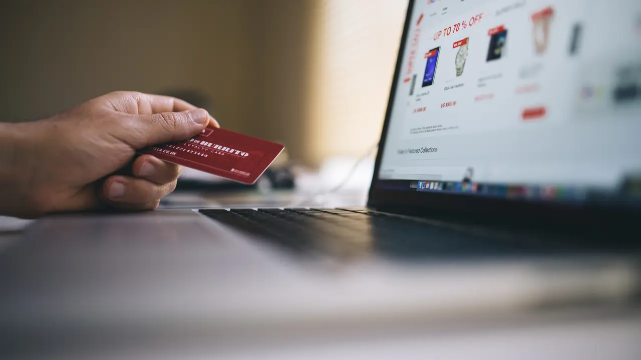 Intip Yuk, Tips Berbelanja Online ala Tyna Dwi Jayanti