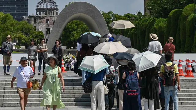 Jelang Peringatan 80 Tahun Pengeboman, Kubah Bom Atom di Hiroshima Ramai Dikunjungi Peziarah