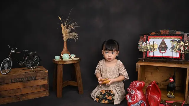 Super Fotogenik, 7 Potret Menggemaskan Anak Felicya Angelista dan Caesar Hito Kenakan Baju Adat Jawa (instagram/felicyangelista_).