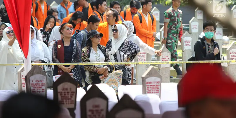 Jelang Pemakaman BJ Habibie, Warga Terus Berdatangan ke TMP Kalibata
