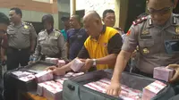 Polisi menangkap pengedar uang palsu di Bogor.