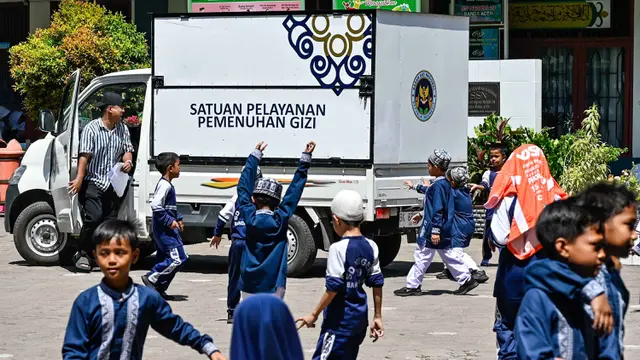 Antusiasme Siswa Sekolah Dasar di Banda Aceh Menerima Makan Bergizi Gratis