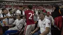 Gelandang Timnas Indonesia, Andik Vermansah, menyapa penonton difabel usai melawan Islandia pada laga persahabatan di SUGBK, Jakarta, Minggu (14/1/2018). Timnas Indonesia kalah 1-4 dari Islandia. (Bola.com/Vitalis Yogi Trisna)