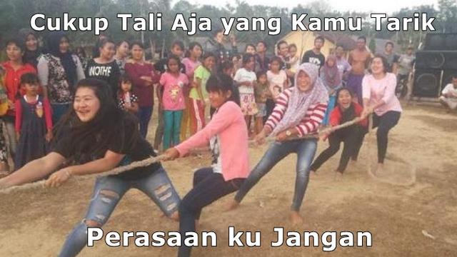 5 Meme Lomba Tarik Tambang Ini Sukses Bikin Senyum Nyengir Hot