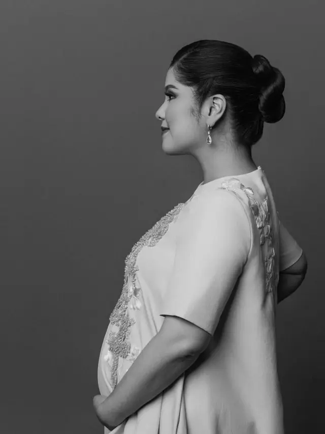 Annisa Pohan saat Maternity Shoot Anak ke-2 pakai foto hitam putih . [@annisayudhoyono]