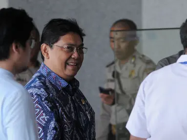 Wakil Ketua DPR Utut Adianto bersiap menjalani pemeriksaan di Gedung KPK, Jakarta, Selasa (18/9). Utut diperiksa sebagai saksi untuk tersangka Bupati nonaktif Purbalingga Tasdi. (Merdeka.com/Dwi Narwoko)