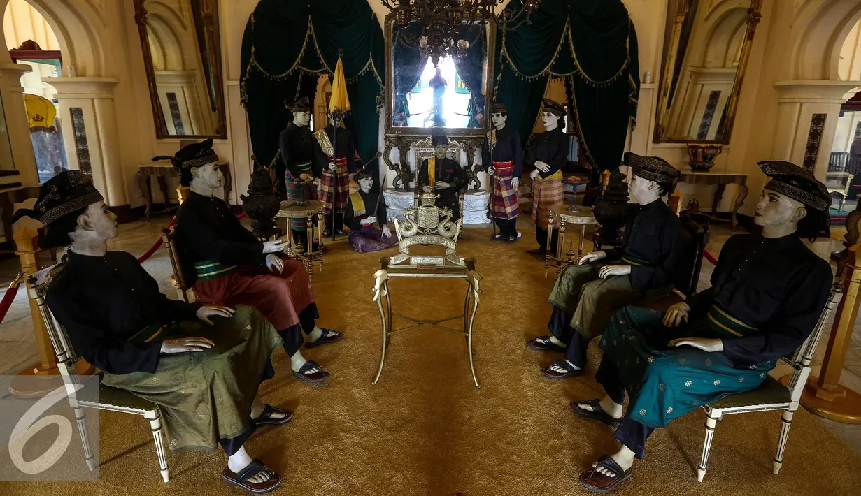 Suasana di salah satu ruang Istana Siak Sri Indrapura, Riau, Kamis (21/7). Istana Siak Sri Indrapura adalah istana peninggalan Kesultanan Siak yang merupakan kerajaan Islam terbesar di Riau.(Liputan6.com/Faizal Fanani)
