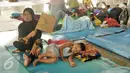 Tercatat pada Senin siang, pengungsi di Masjid Universitas Borobudur berjumlah sekitar 337, namun menjelang sore jumlah pengungsi lebih dari 400 jiwa, Jakarta, Senin (20/2). (Liputan6.com/Yoppy Renato)