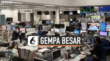 Gempa besar berkekuatan magnitudo 7 mengguncang Jepang Sabtu (20/3) waktu setempat. Detik-detik gempa menakutkan ini terekam kamera di beberapa tempat.