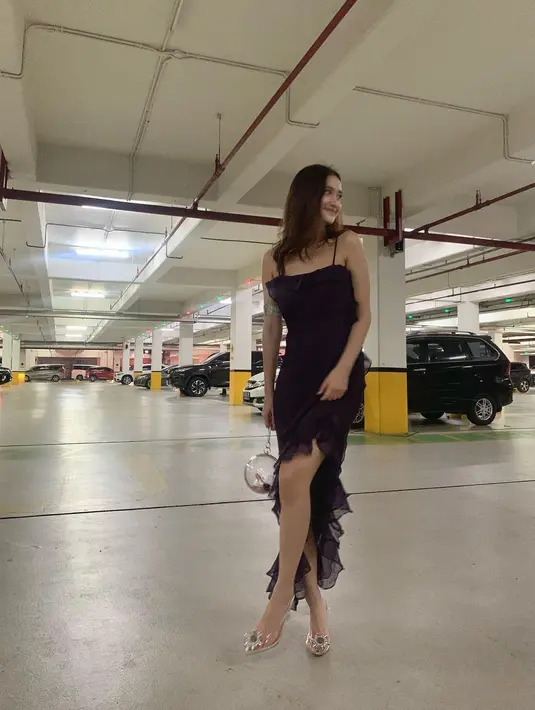 Deswita, ibu sambung Leya juga ikut kagum. Ia memanggil sang putri sebagai kembarannya. [Instagram @harleyavaprinci]