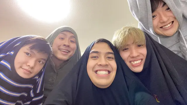 5 Pose Foto Jerome Polin Bareng Waseda Boys Ini Bikin Ngakak (