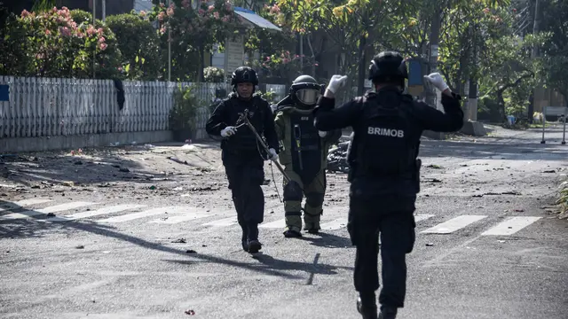 Tim Gegana Sisir Gereja di Surabaya