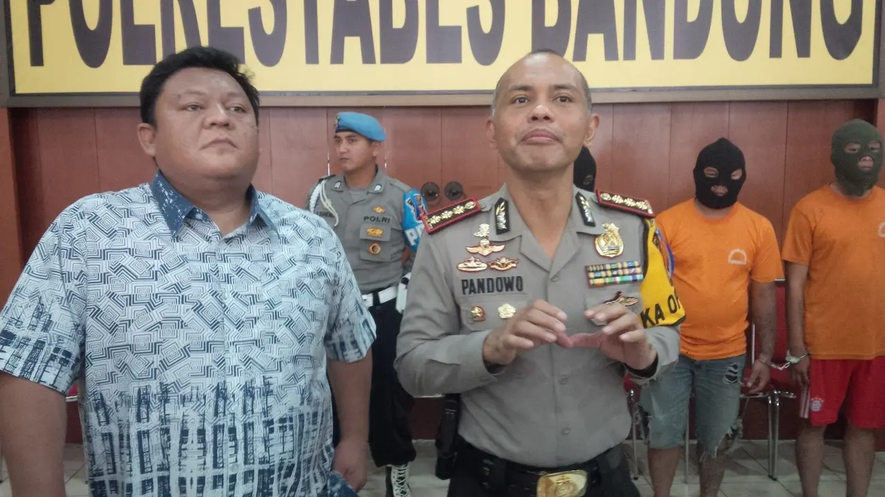 Berawal Adu Mulut, 4 Tukang Parkir Keroyok Sopir Ojek Online