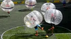 Sejumlah peserta tampak bermain sepakbola dengan mengenakan bola udara di badannya saat mengikuti turnamen di Medellin, Kolombia, Sabtu (10/10/2015). Permainan ini dimainkan oleh lima orang di masing - masing tim. (REUTERS/Fredy Builes)
