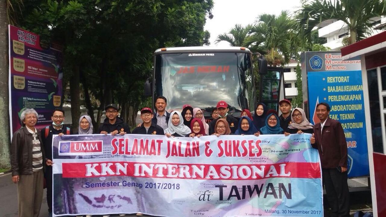 17 mahasiswa program studi Hubungan Internasional (HI), salah satu programnya memperkenalkan budaya Indonesia pada masyarakat blasteran di Meinong.