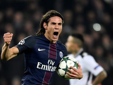 Paris Saint-Germain gagal mejadi juara Grup A Liga Champions setelah ditahan imbang Ludogorets, 2-2, di Stadion Parc des Princes, Paris, Selasa (6/12/2016). Edinson Cavani cetak gol pertama PSG. (AFP/Miguel Medina)