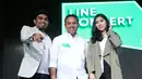 "Main di Surabaya itu menyenangkan pastinya. Setlist akan berbeda. Full team, enerji dengan penonton pasti bakal berbeda," ucap Glenn Fredly. "Ga tahu kejutan seperti apa. Pastinya akan spesial tapi masih rahasia," kata Isyana. (Adrian Putra/Bintang.com)