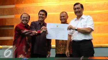 (ki-ka) Ketua Ombudsman RI Amzulian Rifai, Menpan-RB Asman Abnur, Ketua KPK Agus Rahardjo dan Menko Maritim Luhut B Pandjaitan usai penandatangan pencanangan zona integritas, Jakarta, Kamis (15/9). (Liputan6.com/Angga Yuniar)